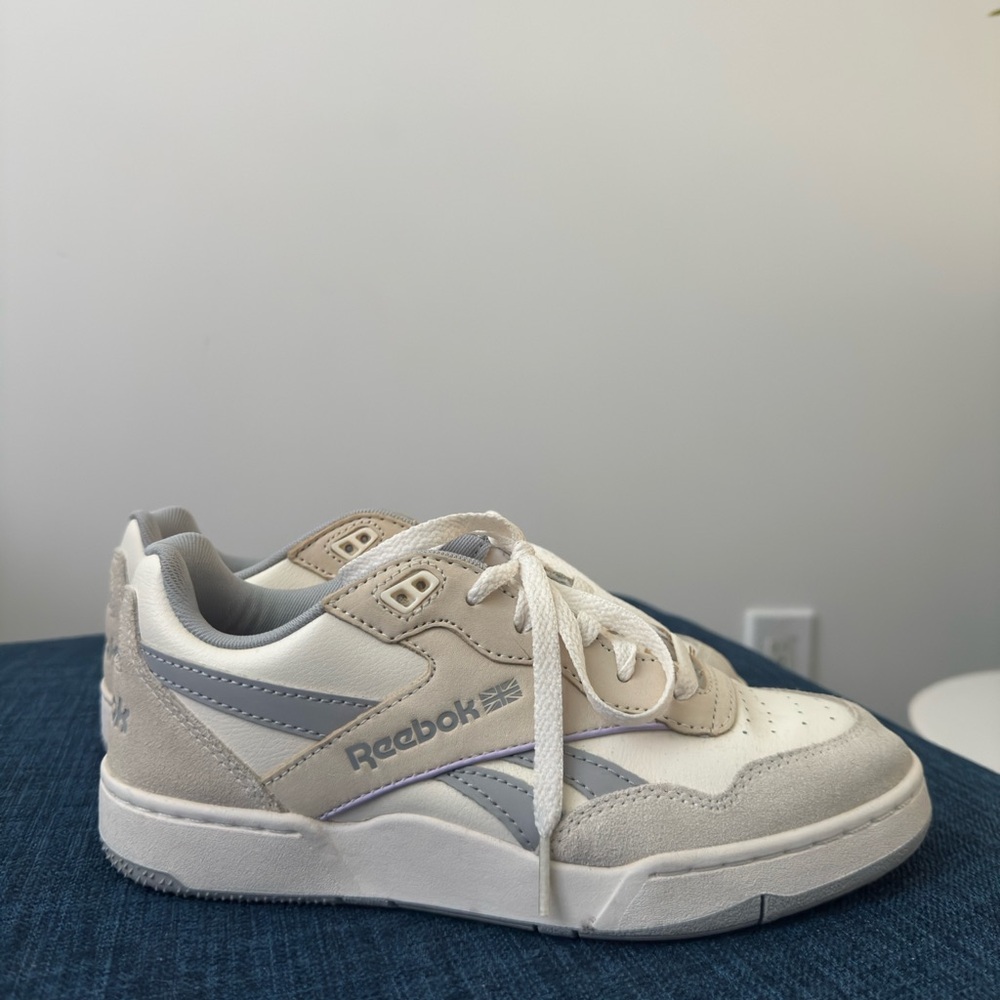Reebok Club C Beige Cream Sneakers – Women’s Size 7